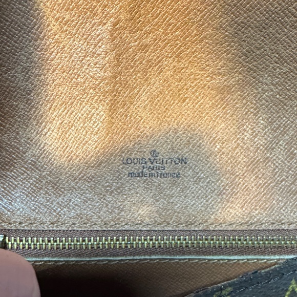 Louis Vuitton Monogram Crossbody with Tan Accents - Picture 2 of 11